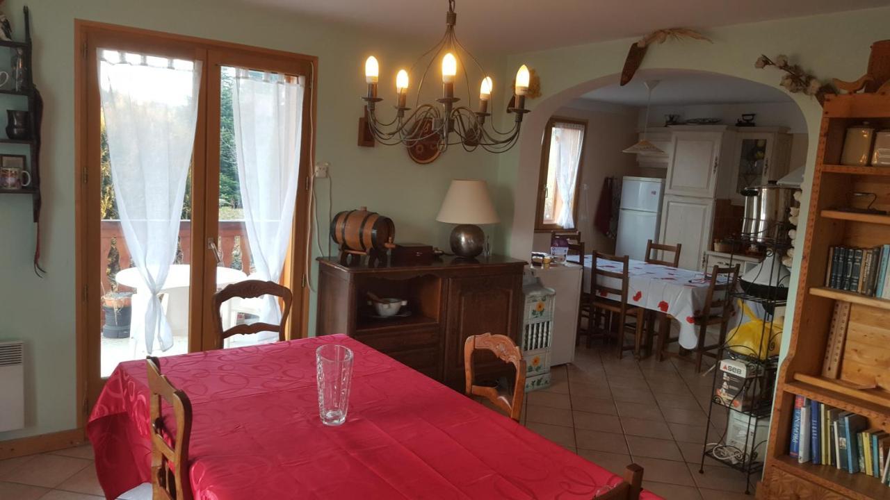 Maison Vinzier Extérieur photo