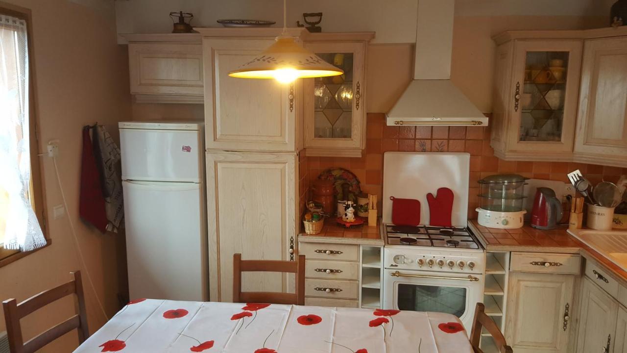 Maison Vinzier Extérieur photo