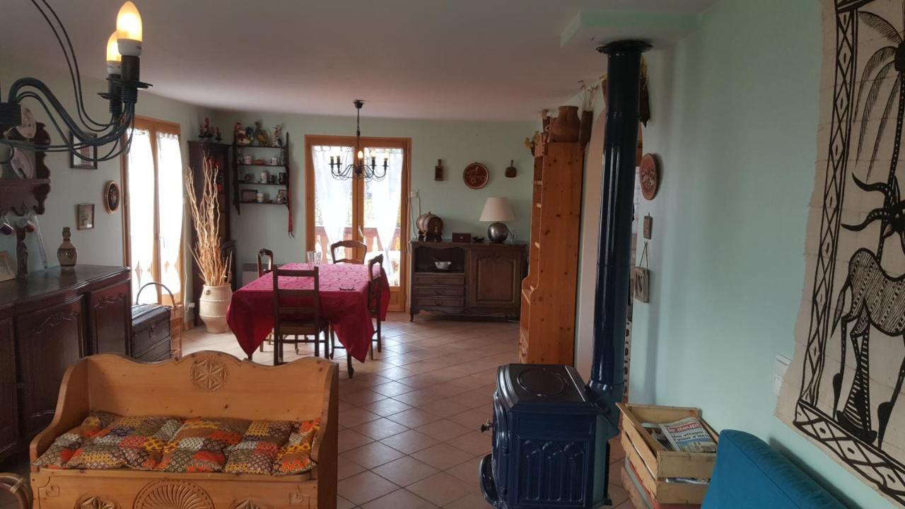 Maison Vinzier Extérieur photo